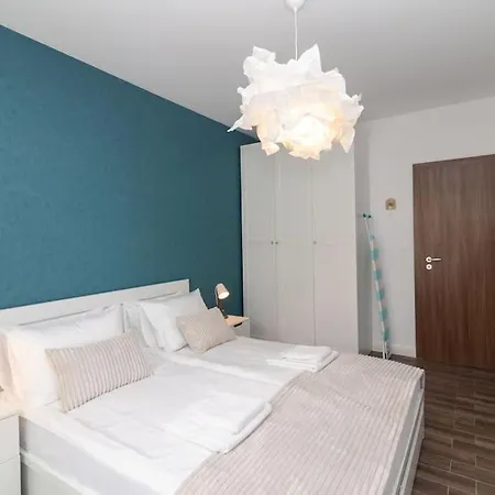 Central Apartment *